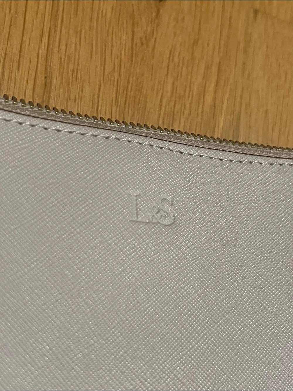 Lo & Sons NWOT Pearl Saffiano Leather Crossbody Bag in Light Gray